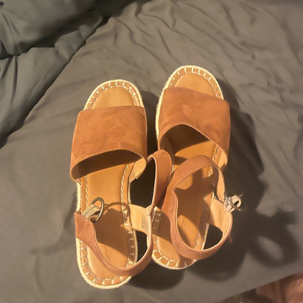 Platform sandals